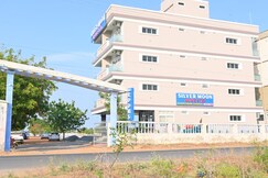 Silver Moon Home Stay