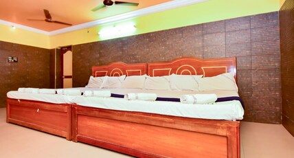 Sri palani andavar lodge Room Type - Non AC six bed room