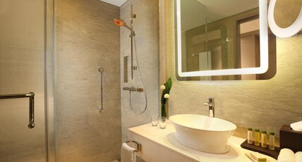 DoubleTree by Hilton Jakarta - Diponegoro Room Type - KING EXECUTIVE ROOM