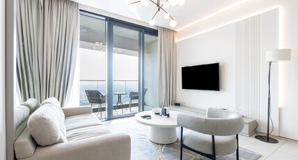 ELIVAAS Curated Prime 1BR with Marina Views and Beach Access Room Type - Prime 1BR with Marina Views and Beach Access