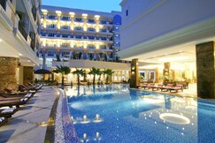 LK Miracle Suite Hotel Pattaya