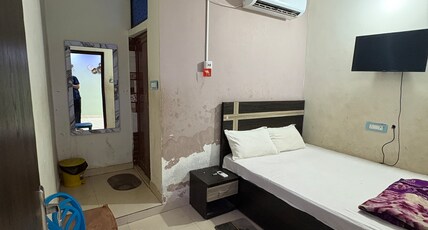 Taj Guest House & Lodging Room Type - Double Bed NON AC