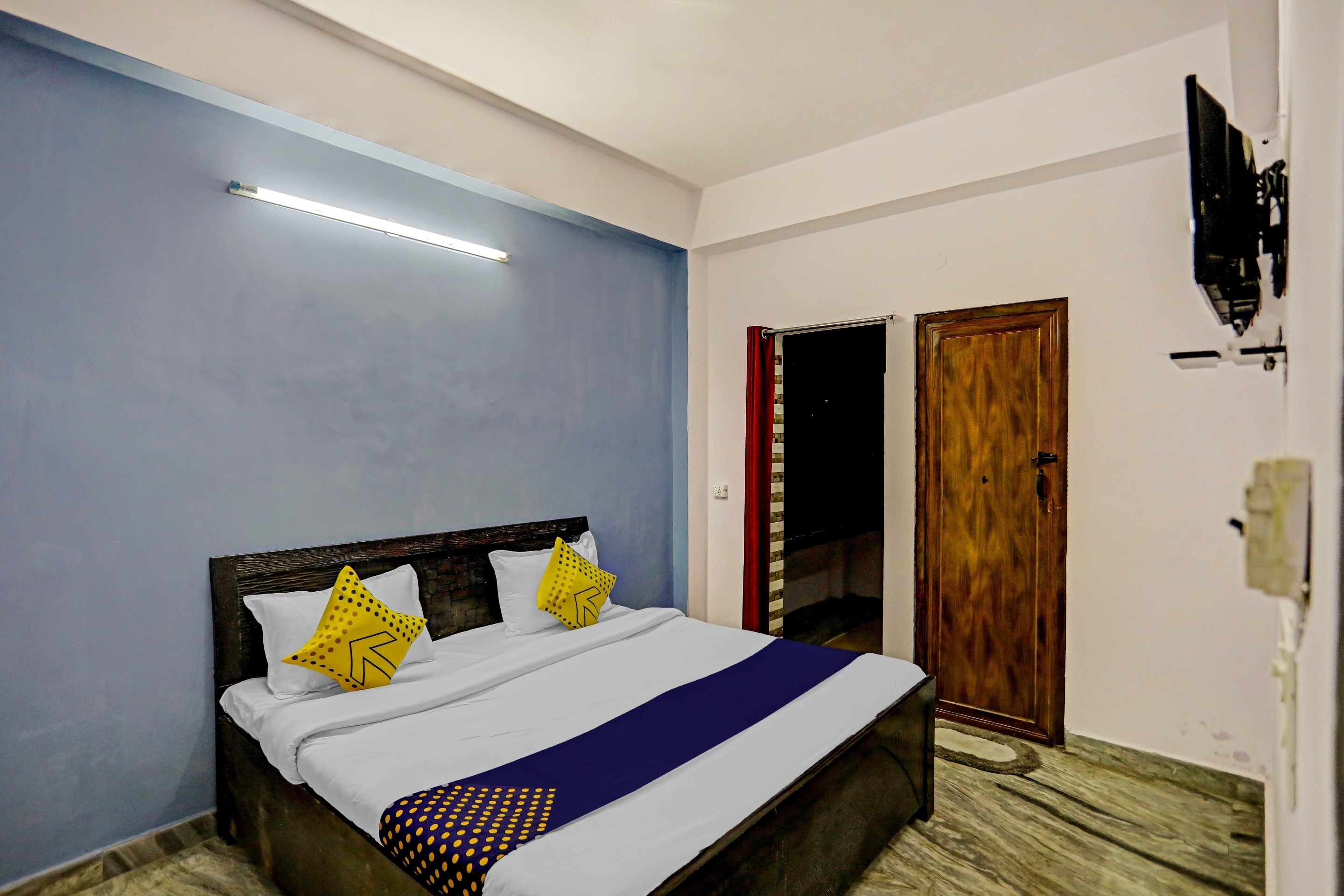 RAJ HOTEL VIP - Tap to explore photos