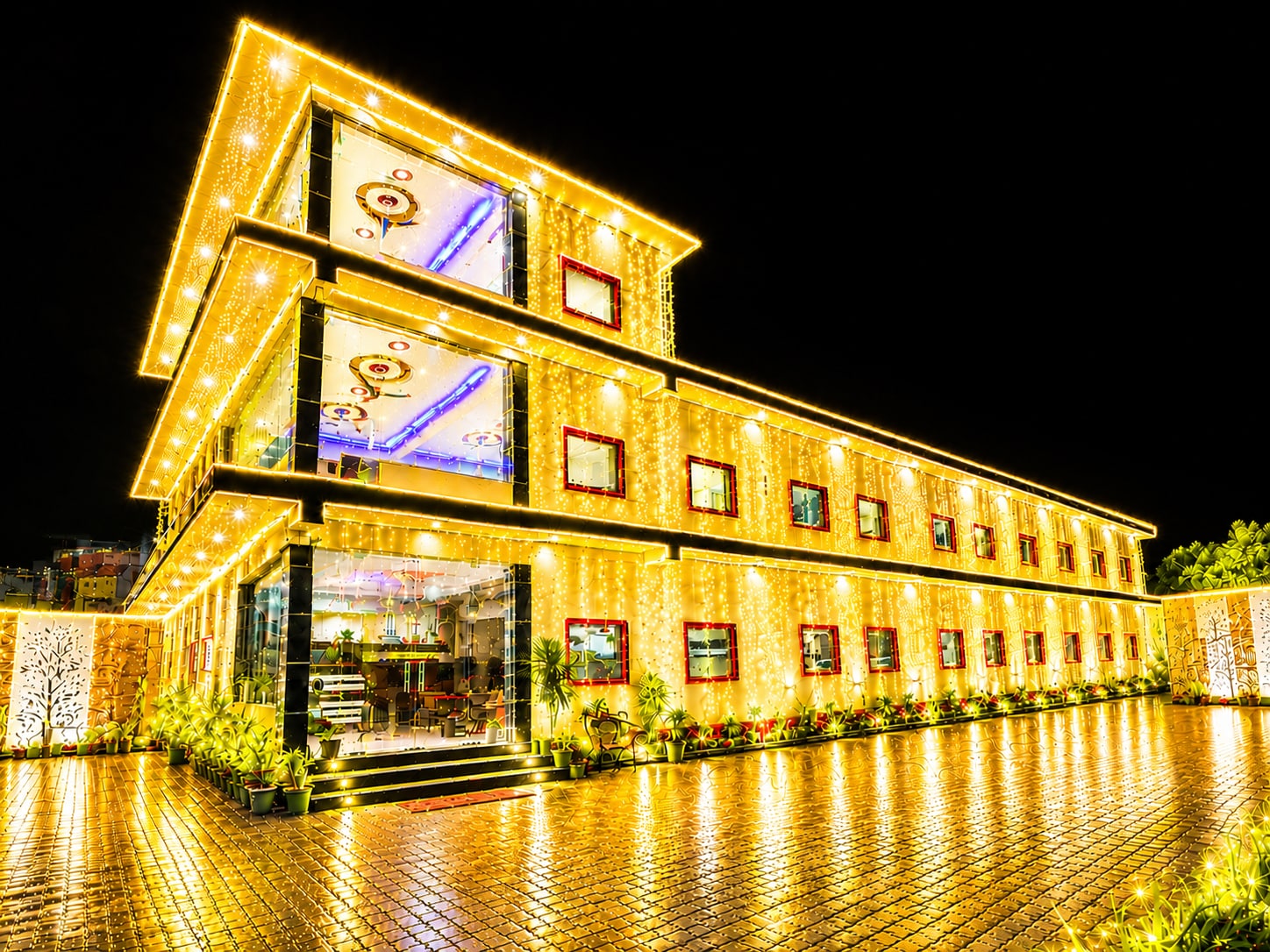 Hotel Shree Venktesh Nilayam 300 m from Ram Janam Bhumi - Tap to explore photos