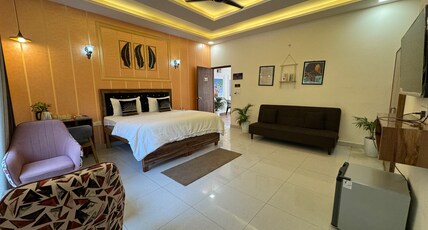 Rootz by NomadsHouse Room Type - Super Deluxe R14