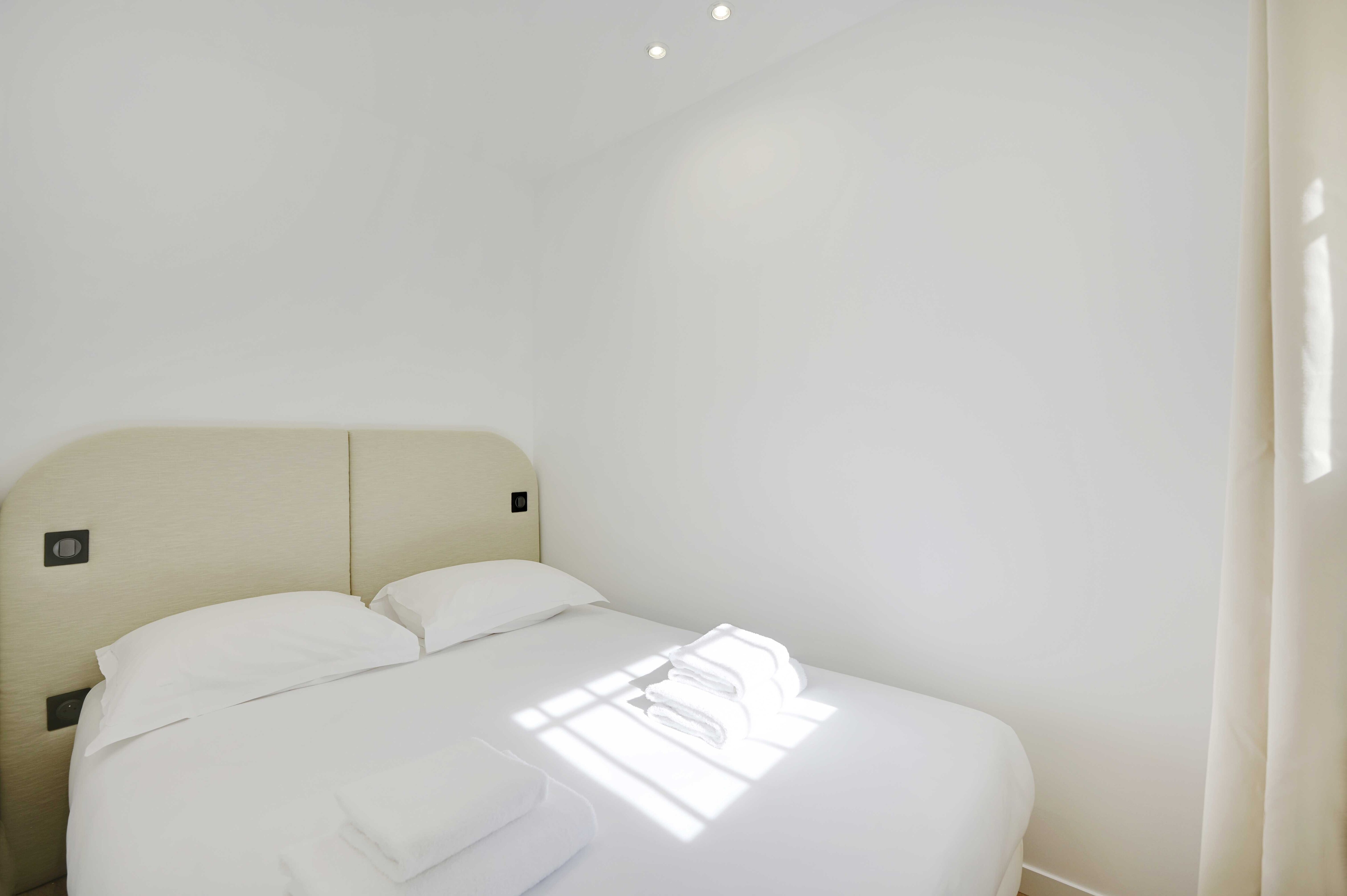 Modern apt with Terrace - 2BR-4P - near Paris - Tap to explore photos