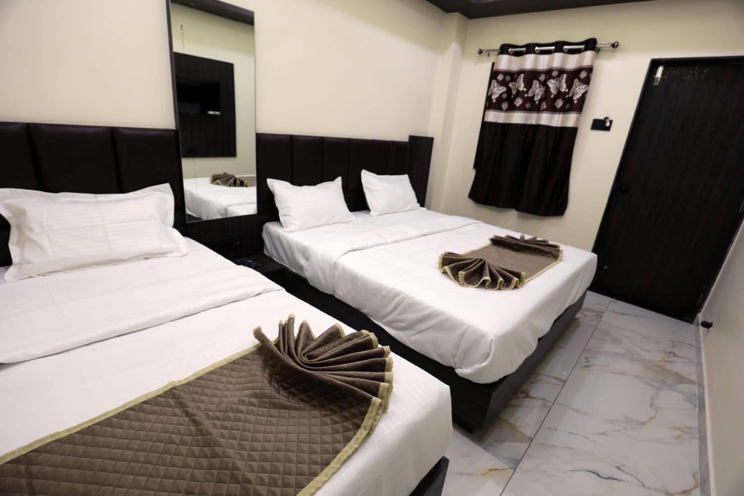 Hotel Bansi Palace - Managed By Dwarka Dekho - Tap to explore photos