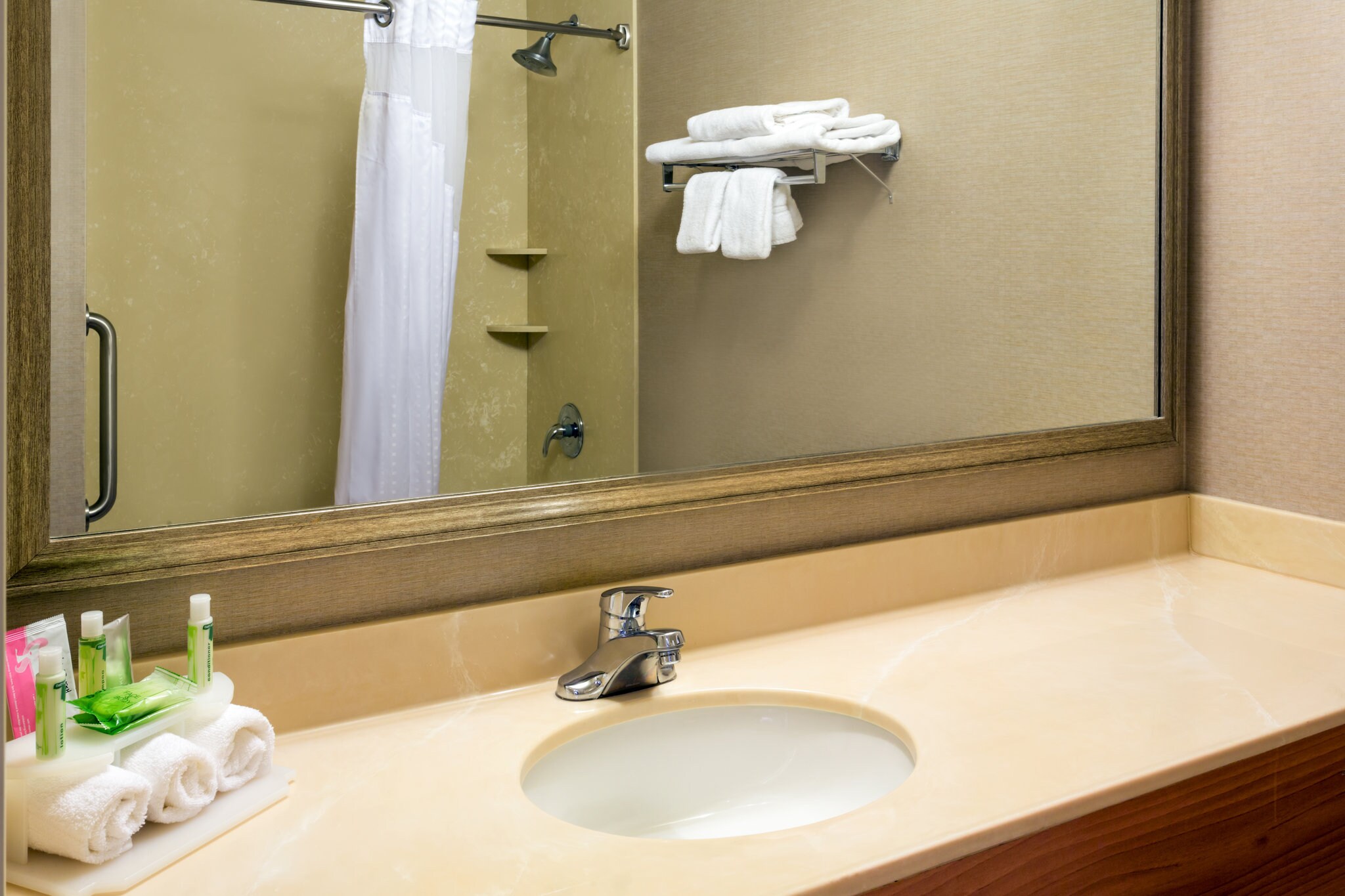 Holiday Inn Express GRANTS PASS - Tap to explore photos