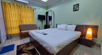 Hotel Aayes & Resort Room Type - Deluxe Double Bed Room
