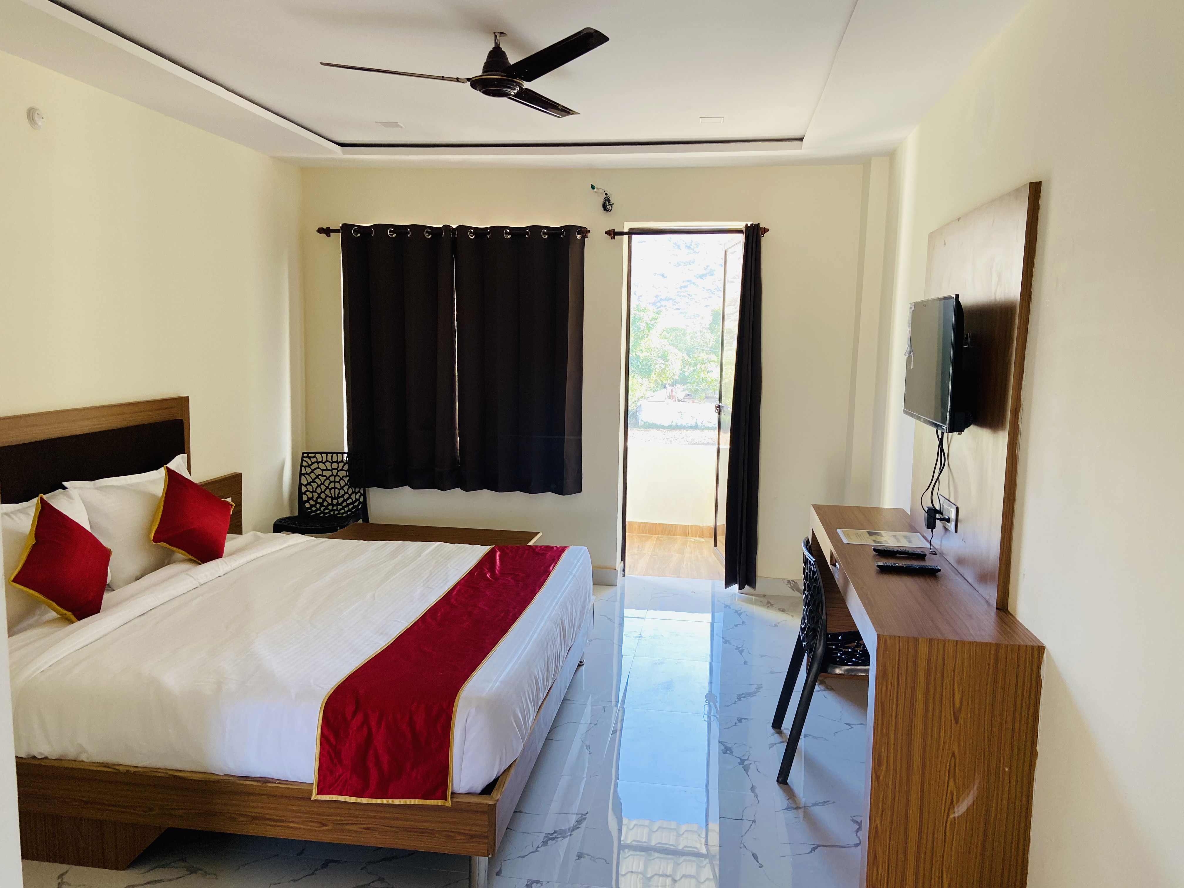 Pushkar Retreat Resort - Tap to explore photos
