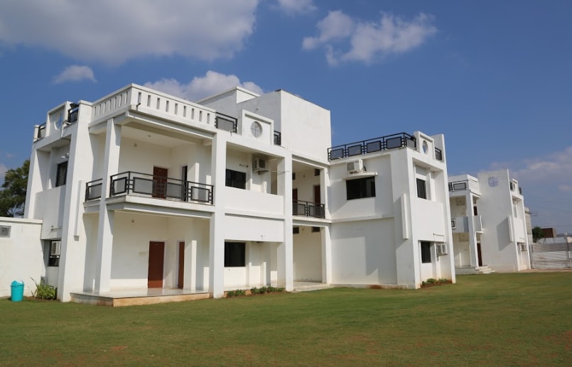 The Grand Atithi Hotel - Tap to explore photos