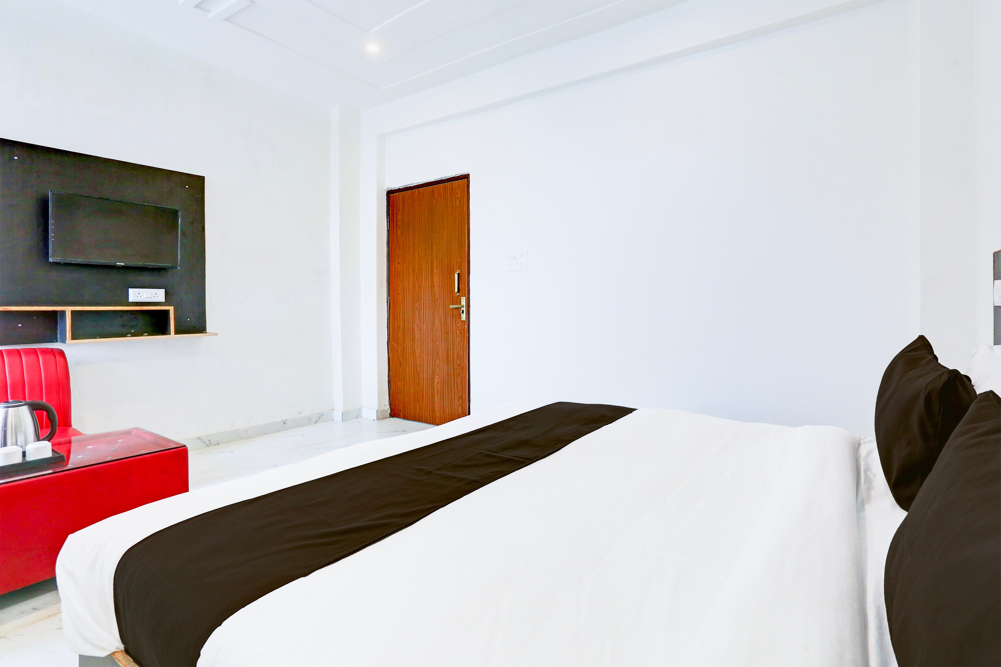 Hotel O ALIGARH INN - Tap to explore photos