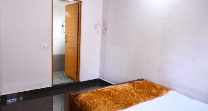NatureSky Homestay Room Type - Double bed with attached bathroom