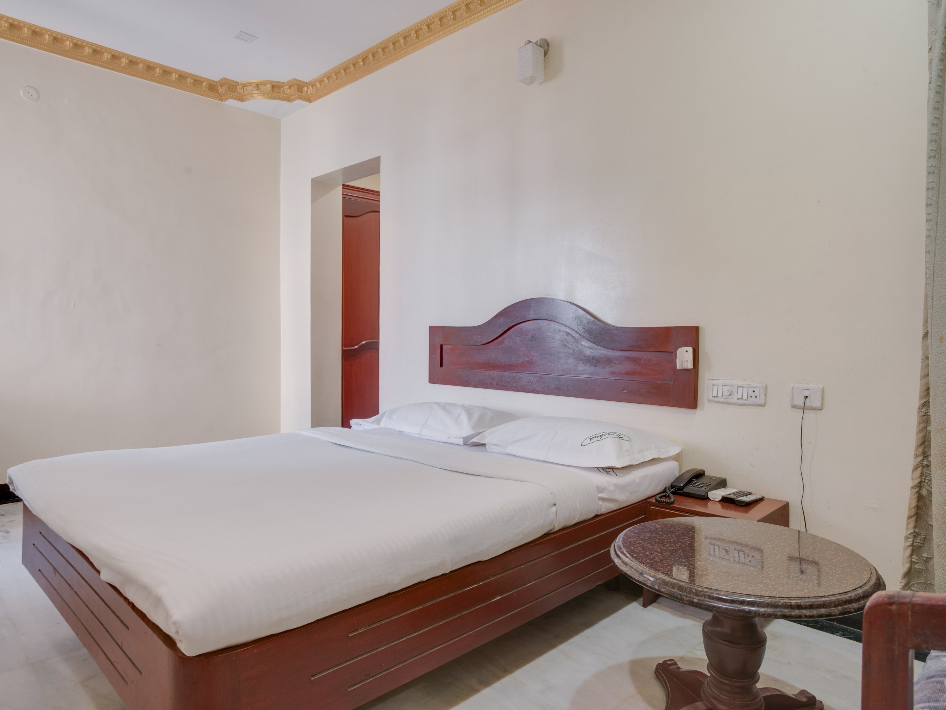 Hotel Krishna Park - Tap to explore photos