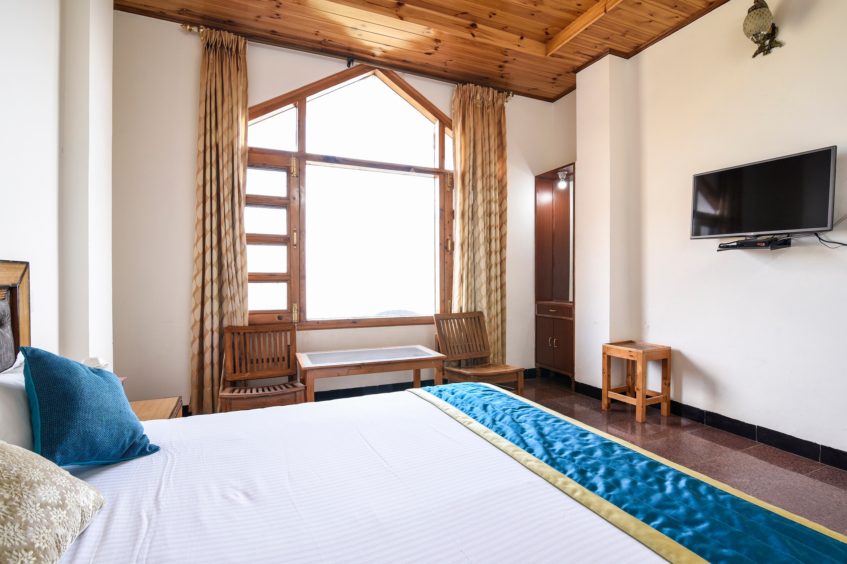 L R Heights Home Stay - Tap to explore photos