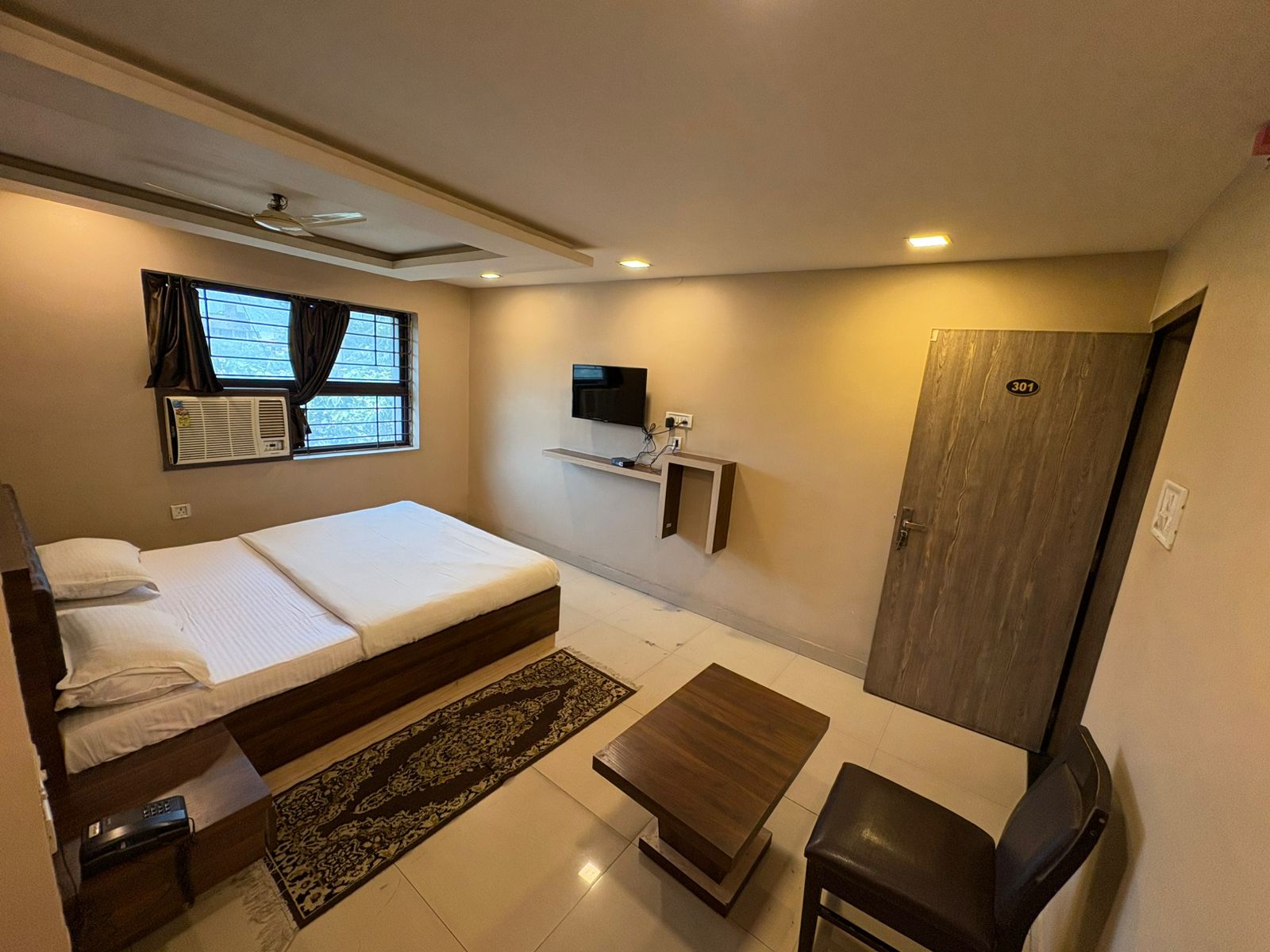 HOTEL AURELIA HEIGHTS - Tap to explore photos