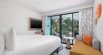 ibis Styles Phuket Bangtao Room Type - Premium Room, city view with balcony - 2 single beds and a sofa bed