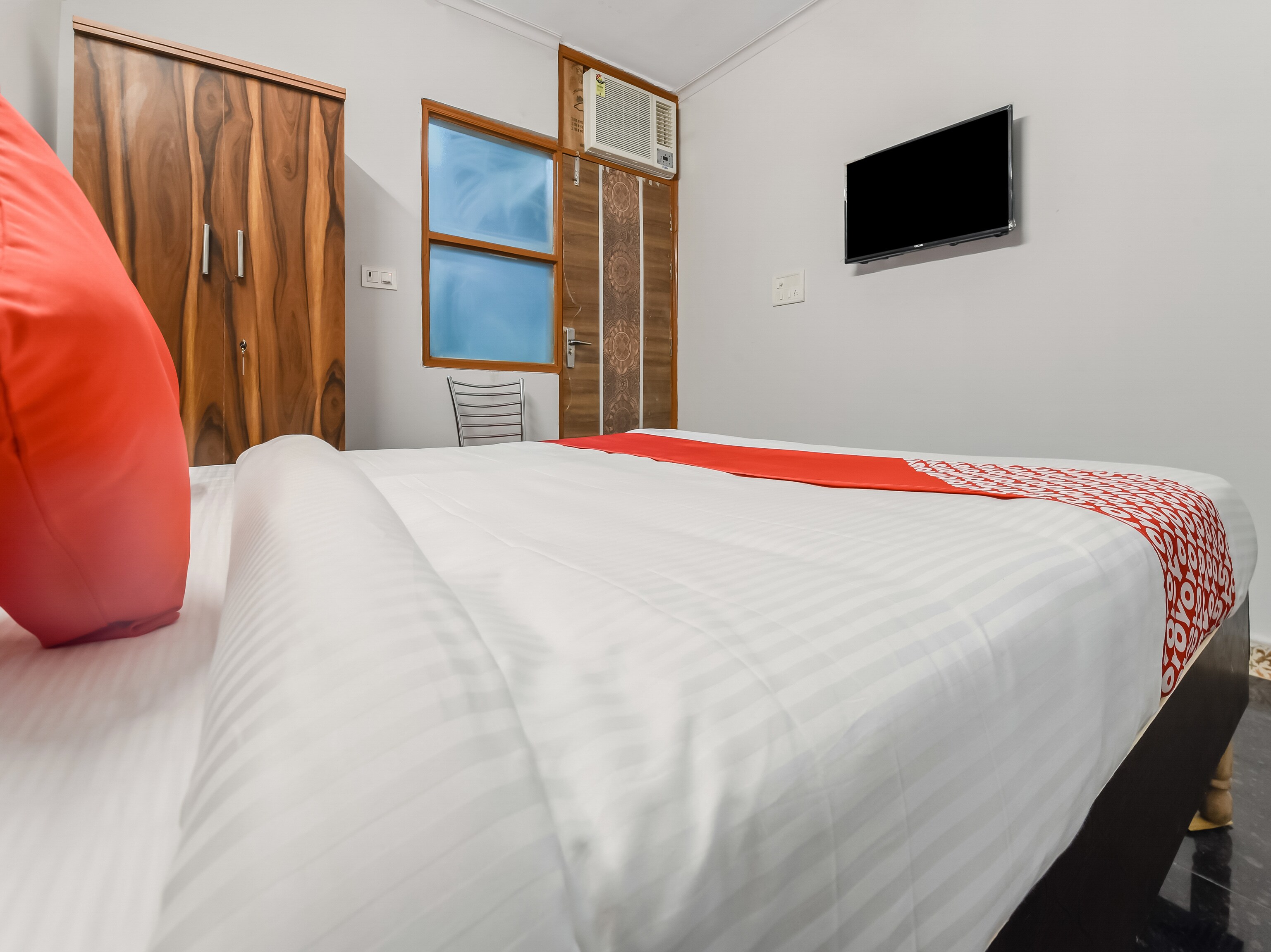 Hotel O SATGURU RASIDENCY DWARKA MOR - Tap to explore photos