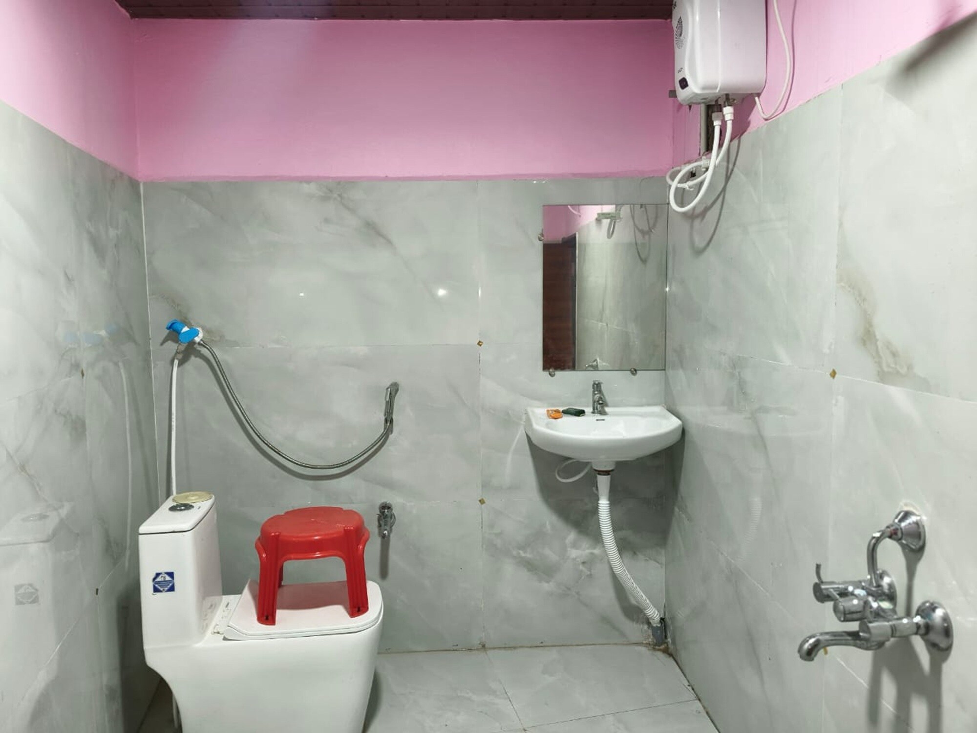 VARSHA LODGING & BHAKT NIVAS - Tap to explore photos