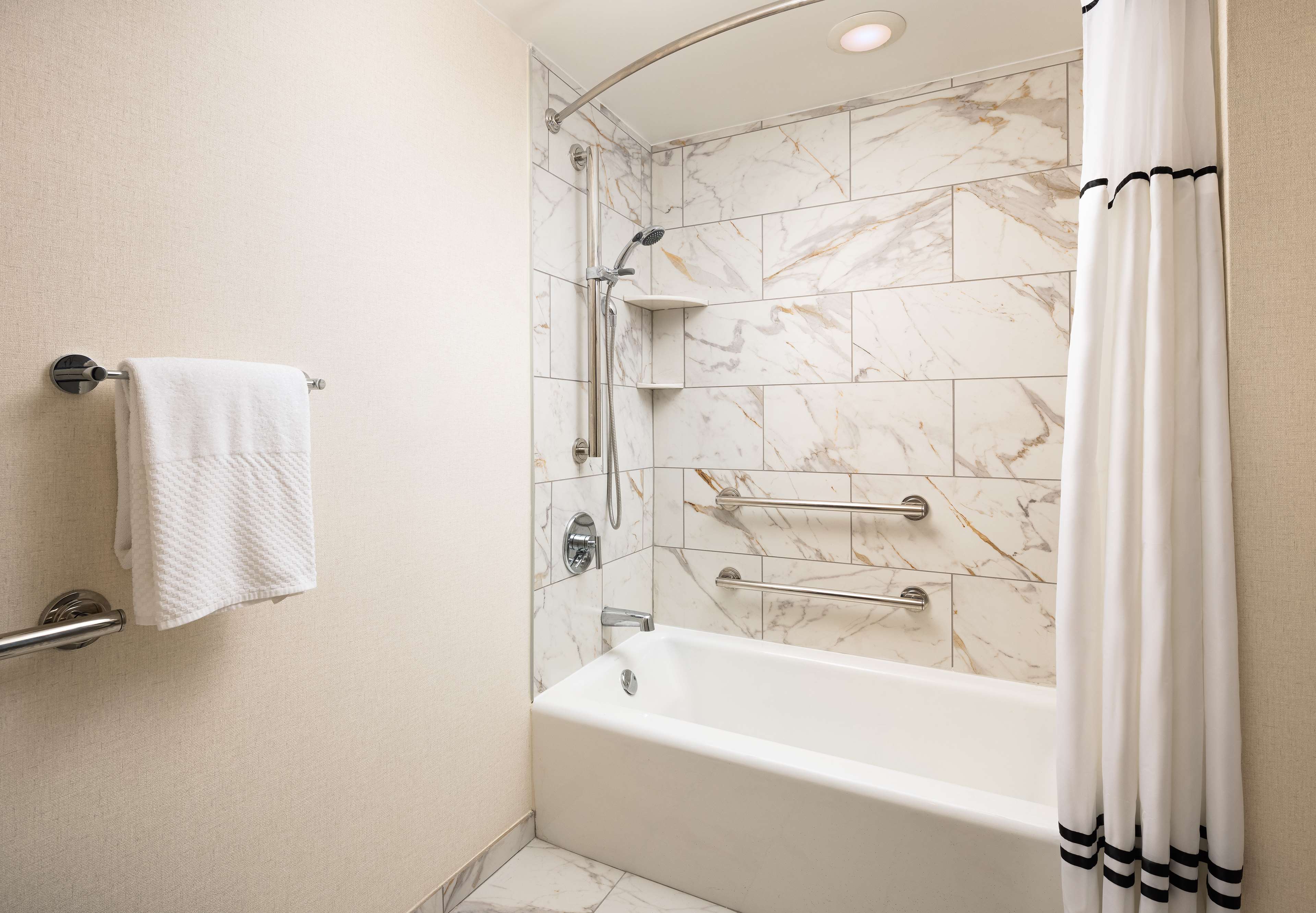 Embassy Suites Atlanta - Buckhead - Tap to explore photos