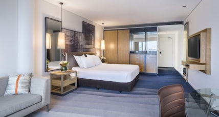 Hilton Auckland Room Type - KING DELUXE HARBOUR VIEW
