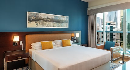 Four Points by Sheraton Sheikh Zayed Road Hotel Room Type - Classic Room, Guest room, 1 King, Balcony Four Points by Sheraton Sheikh Zayed Road Hotel Room Type - Classic Room, Guest room, 1 King, Balcony