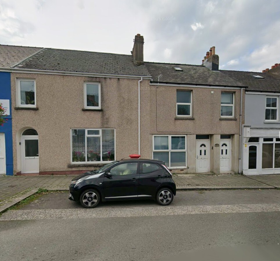 OYO Welsh Holiday Accommodation - Modern Stay - Tap to explore photos