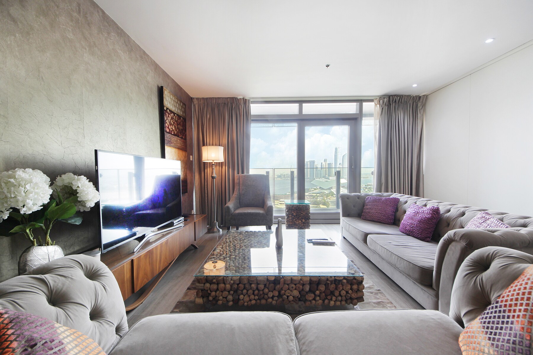 Silk Valley - Luxury 1B close to Creek & Metro - Tap to explore photos