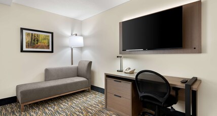 Best Western Inn Room Type - 2 Queen Beds, Non-Smoking, Larger Room, Work Desk, Lounge Chair, Microwave And Refrigerator, Wi-Fi, Best Western Inn Room Type - 2 Queen Beds, Non-Smoking, Larger Room, Work Desk, Lounge Chair, Microwave And Refrigerator, Wi-Fi,