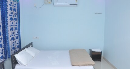 SriPaadha Inn Kanipakam Room Type - Deluxe Double Room AC