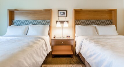 Holiday Inn & Suites Cedar Falls - Waterloo Event Ctr Room Type - 2 Queen Standard Communications Accessible