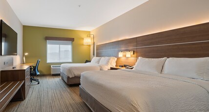 Holiday Inn Express & Suites MACON NORTH Room Type - 2 Queen Bed Standard Comm Accessible Tub
