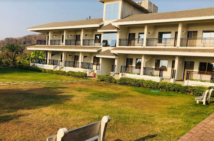 Cocos Inn Resort - Tap to explore photos