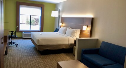 Holiday Inn Express Arlington Interstate 20 Parks Mall Room Type - 1 King Suite Sofa Bed