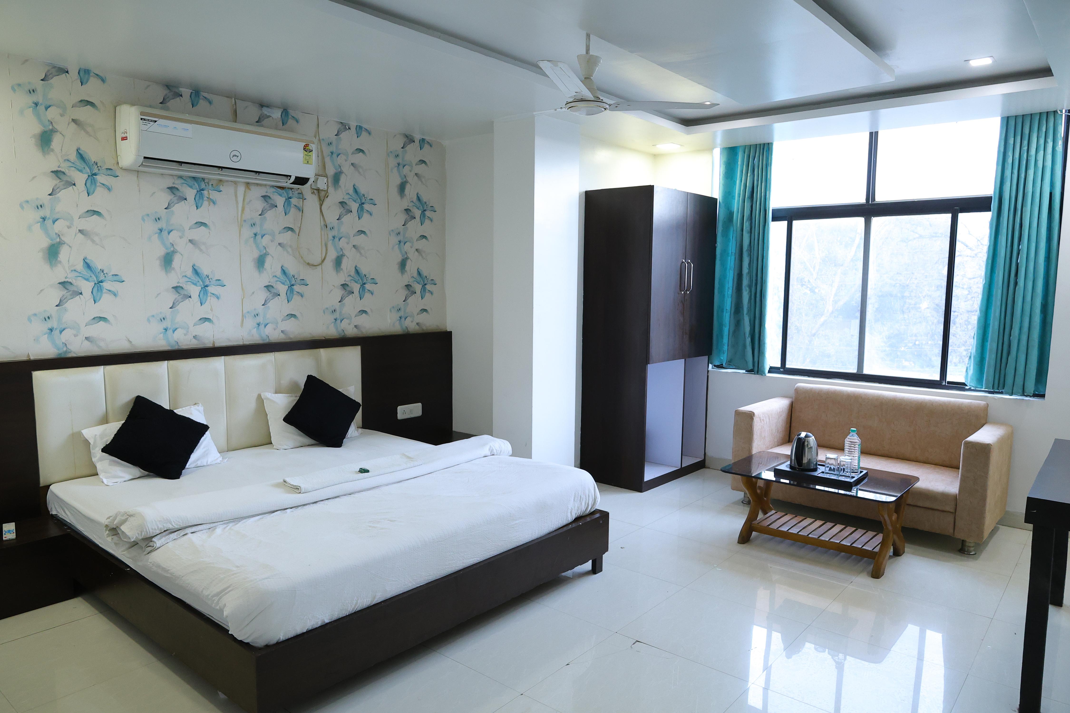 Hotel Vallabh Vilas - Tap to explore photos
