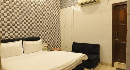 Hotel Shri Rajkamal Room Type - SEMI DELUXE