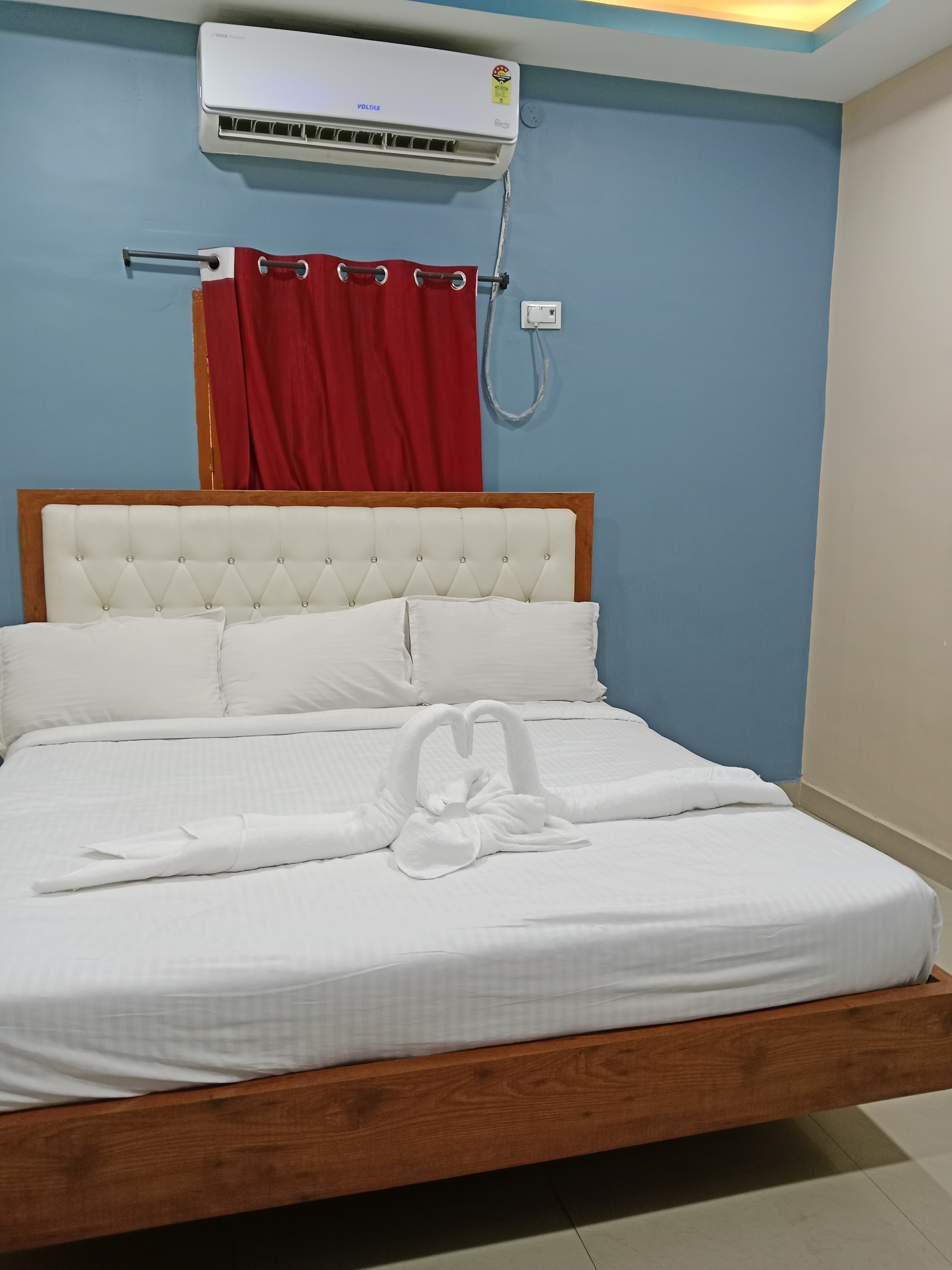 AR Grand Stays - Tap to explore photos