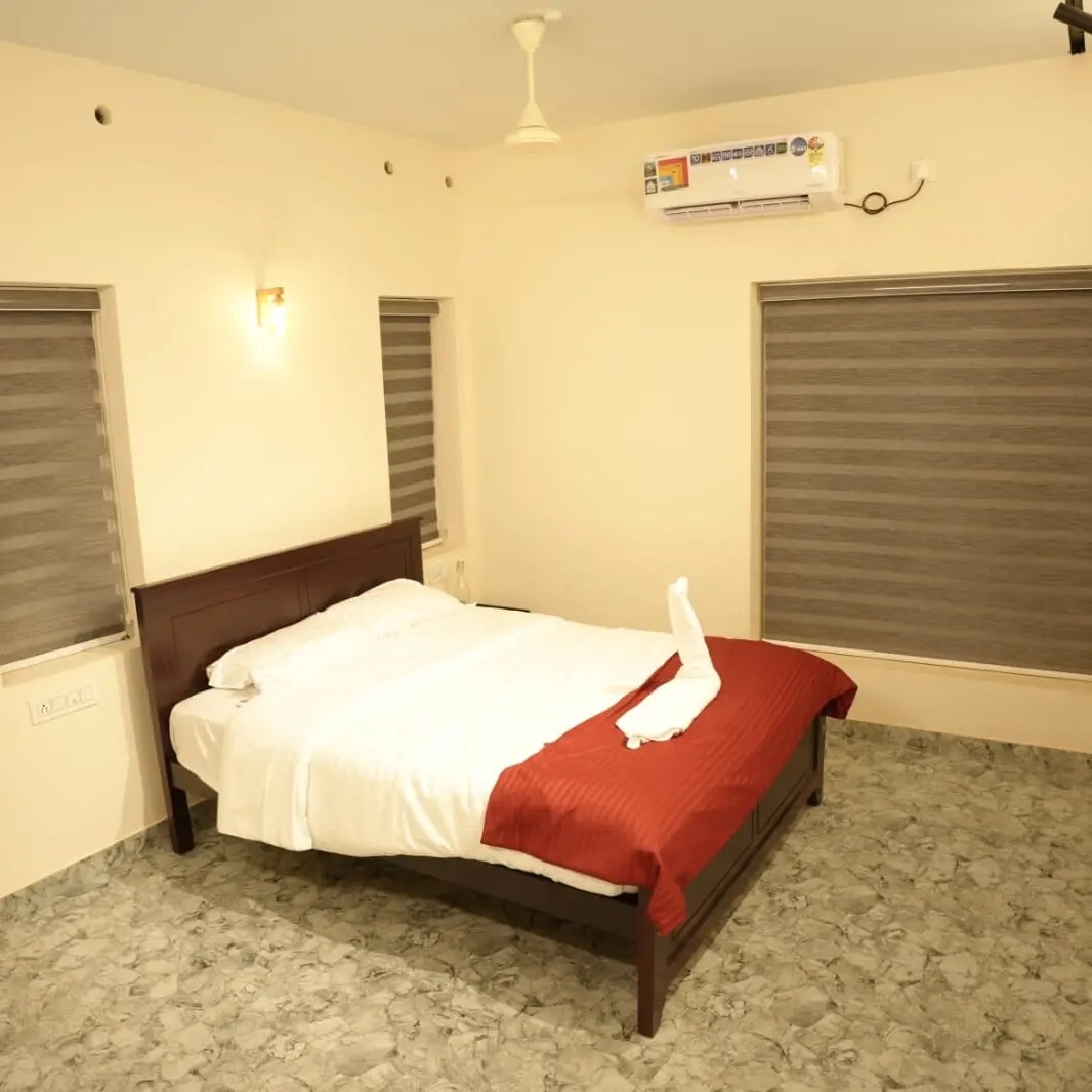 4 Seasons - Tap to explore photos