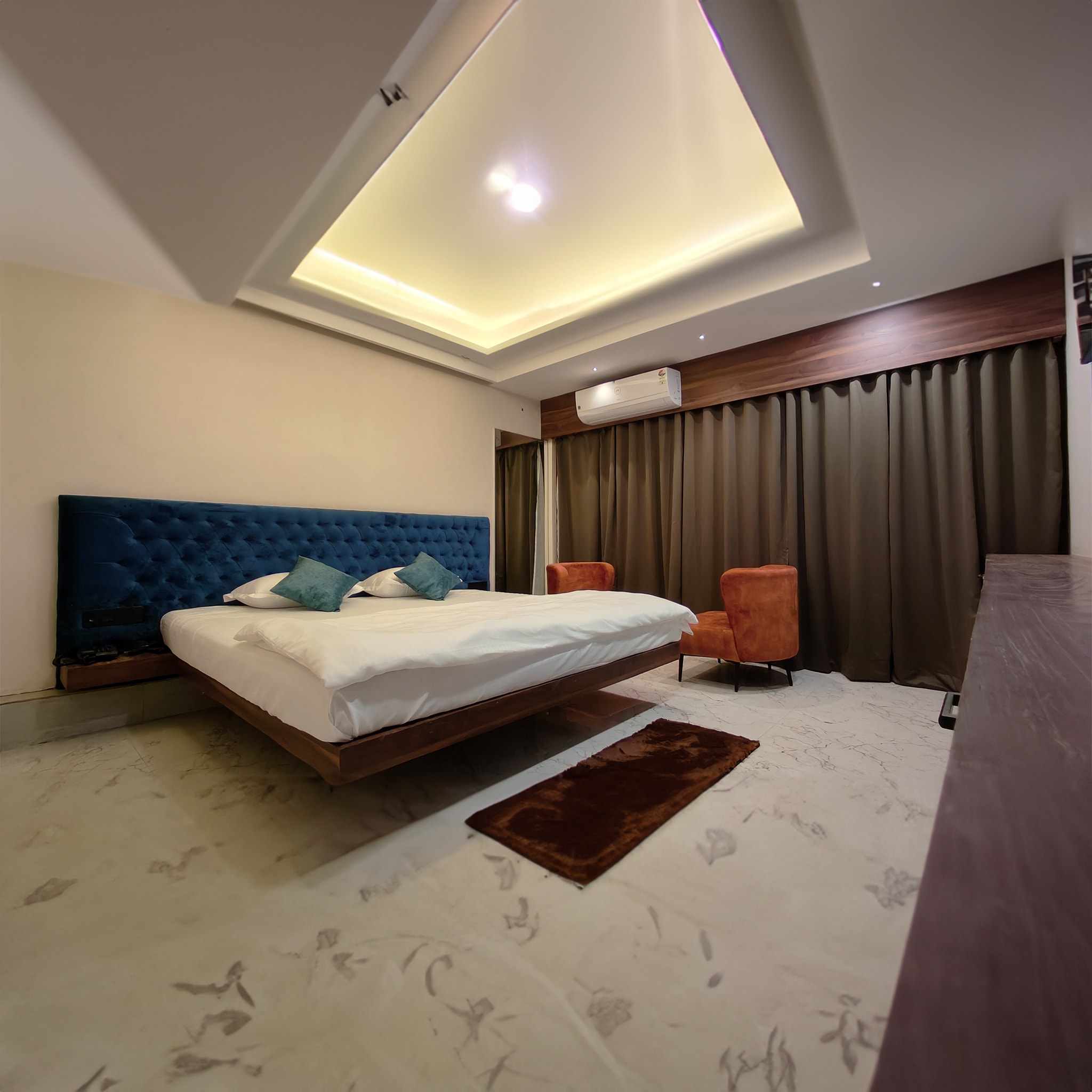 Hotel Heritage - Tap to explore photos