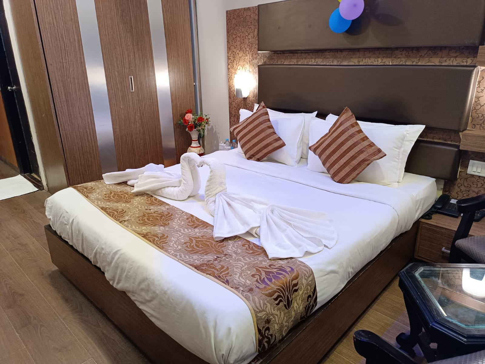 Hotel Cosmos - Tap to explore photos