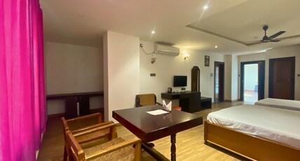 Living Hub Hotel Room Type - Super Deluxe Twin Room