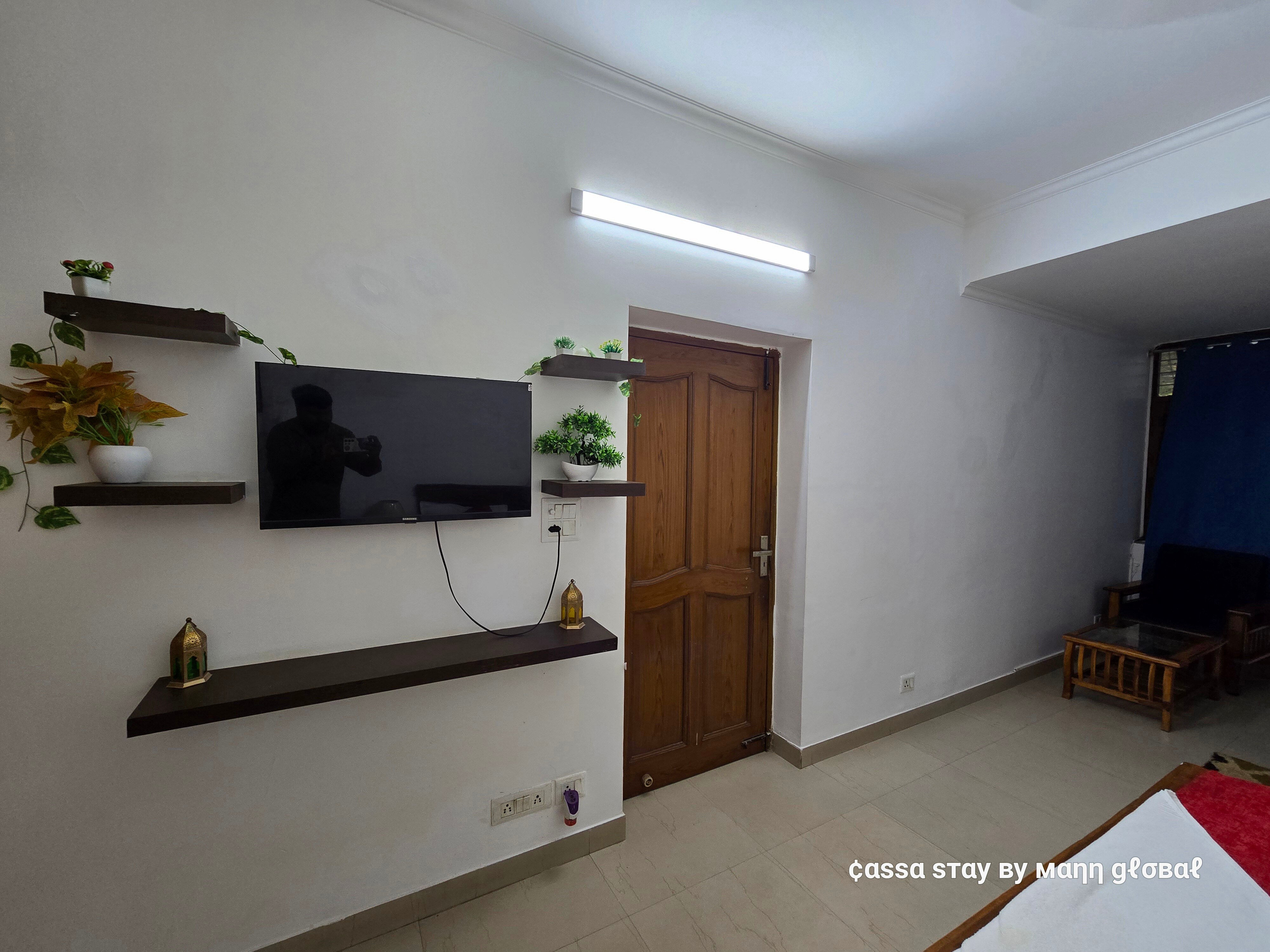 4bhk Cassa Stay - Fortis Vasant Kunj - Tap to explore photos