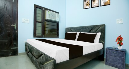 Super Collection O by OYO Nayagaon Vikas Nagar Room Type - Classic