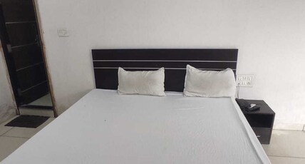 Hotel O Green Park Room Type - Classic