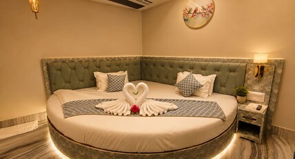 Hotel Kashi Crown Room Type - Premium Room Hotel Kashi Crown Room Type - Premium Room