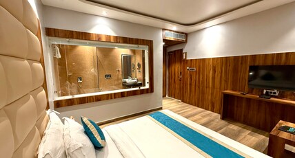 The Landmark Hotel Room Type - DELUXE ROOM