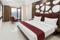 Hotel Howard International at Mall Road (Free Parking onsite)