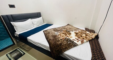 Neelkanth PG Stay | Walkable to Kashi Vishwanath Temple Room Type - Standard Room
