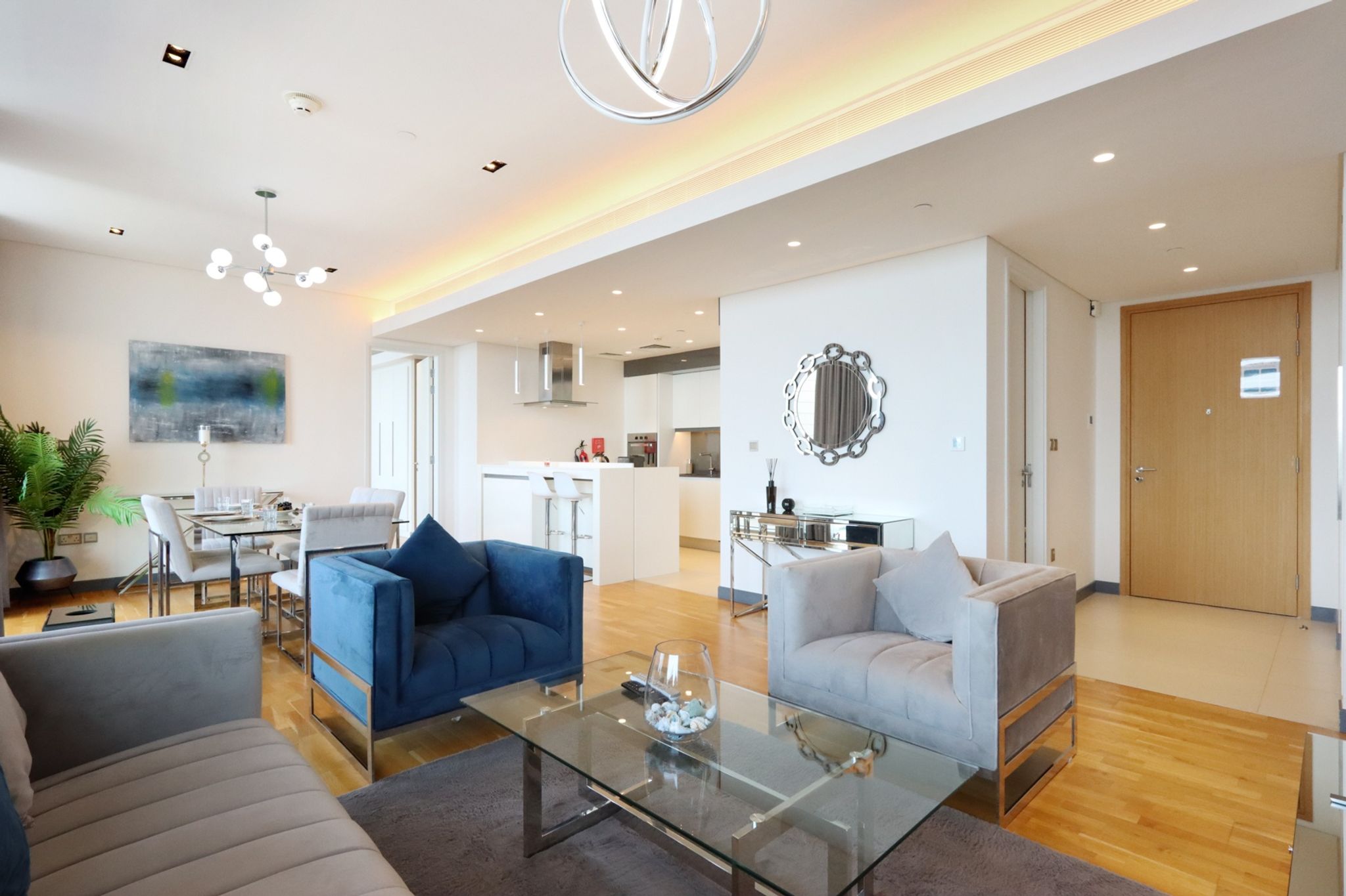 ELIVAAS Curated Suites - High-Floor Lavish 1 Bedroom - Tap to explore photos