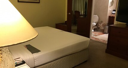 Le Royal Meridien Room Type - Accessible Guest Room with Bathtub
